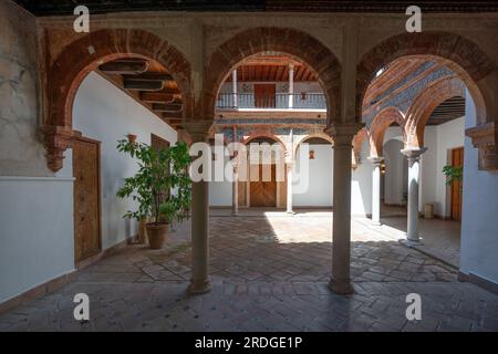 Innenhof im Mondragon-Palast und Museumsinterieur - Ronda, Andalusien, Spanien Stockfoto