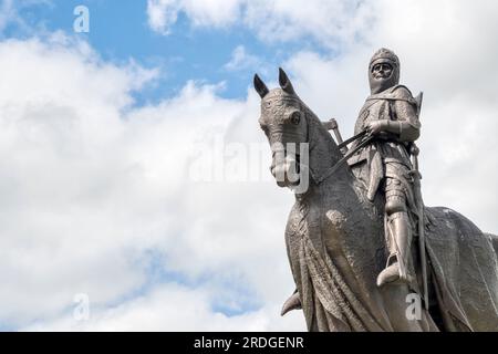 Statue von Robert the Bruce zu Pferd an der Stelle der Schlacht von Bannockburn am Stadtrand von Stirling, Schottland. Stockfoto