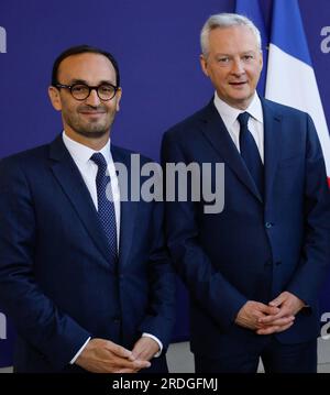 Paris, Frankreich. 21. Juli 2023. Thomas Cazenave, neu ernannter französischer Staatsminister für öffentliche Finanzen und französischer Minister für Wirtschaft und Finanzen Bruno Le Maire, anlässlich einer Übergabemonie im Bercy-Ministerium für Wirtschaft und Finanzen am 21. Juli 2023 in Paris. Die französische Präsidentschaft hat am 20. Juli 2023 eine offizielle Umgruppierung der französischen Regierung mit acht neuen Mitgliedern einer Regierung mit insgesamt 41 Ministern beschlossen. Foto: Jean-Bernard Vernier/JBV News/ABACAPRESS.COM Kredit: Abaca Press/Alamy Live News Stockfoto