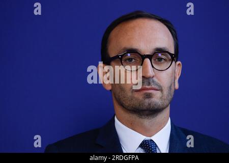 Paris, Frankreich. 21. Juli 2023. Thomas Cazenave, neu ernannter französischer Staatsminister für öffentliche Finanzen, posiert bei einer Übergabeseremonie im Bercy-Ministerium für Wirtschaft und Finanzen am 21. Juli 2023 in Paris für ein Foto. Die französische Präsidentschaft hat am 20. Juli 2023 eine offizielle Umgruppierung der französischen Regierung mit acht neuen Mitgliedern einer Regierung mit insgesamt 41 Ministern beschlossen. Foto: Jean-Bernard Vernier/JBV News/ABACAPRESS.COM Kredit: Abaca Press/Alamy Live News Stockfoto