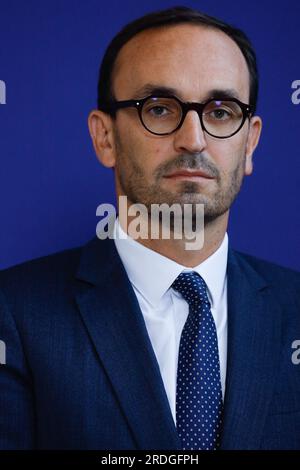 Paris, Frankreich. 21. Juli 2023. Thomas Cazenave, neu ernannter französischer Staatsminister für öffentliche Finanzen, posiert bei einer Übergabeseremonie im Bercy-Ministerium für Wirtschaft und Finanzen am 21. Juli 2023 in Paris für ein Foto. Die französische Präsidentschaft hat am 20. Juli 2023 eine offizielle Umgruppierung der französischen Regierung mit acht neuen Mitgliedern einer Regierung mit insgesamt 41 Ministern beschlossen. Foto: Jean-Bernard Vernier/JBV News/ABACAPRESS.COM Kredit: Abaca Press/Alamy Live News Stockfoto