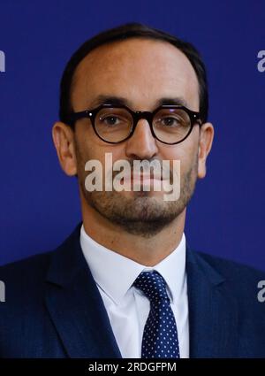 Paris, Frankreich. 21. Juli 2023. Thomas Cazenave, neu ernannter französischer Staatsminister für öffentliche Finanzen, posiert bei einer Übergabeseremonie im Bercy-Ministerium für Wirtschaft und Finanzen am 21. Juli 2023 in Paris für ein Foto. Die französische Präsidentschaft hat am 20. Juli 2023 eine offizielle Umgruppierung der französischen Regierung mit acht neuen Mitgliedern einer Regierung mit insgesamt 41 Ministern beschlossen. Foto: Jean-Bernard Vernier/JBV News/ABACAPRESS.COM Kredit: Abaca Press/Alamy Live News Stockfoto