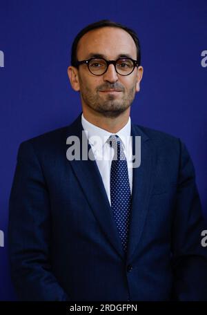 Paris, Frankreich. 21. Juli 2023. Thomas Cazenave, neu ernannter französischer Staatsminister für öffentliche Finanzen, posiert bei einer Übergabeseremonie im Bercy-Ministerium für Wirtschaft und Finanzen am 21. Juli 2023 in Paris für ein Foto. Die französische Präsidentschaft hat am 20. Juli 2023 eine offizielle Umgruppierung der französischen Regierung mit acht neuen Mitgliedern einer Regierung mit insgesamt 41 Ministern beschlossen. Foto: Jean-Bernard Vernier/JBV News/ABACAPRESS.COM Kredit: Abaca Press/Alamy Live News Stockfoto