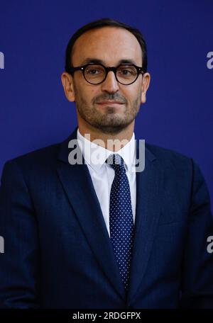 Paris, Frankreich. 21. Juli 2023. Thomas Cazenave, neu ernannter französischer Staatsminister für öffentliche Finanzen, posiert bei einer Übergabeseremonie im Bercy-Ministerium für Wirtschaft und Finanzen am 21. Juli 2023 in Paris für ein Foto. Die französische Präsidentschaft hat am 20. Juli 2023 eine offizielle Umgruppierung der französischen Regierung mit acht neuen Mitgliedern einer Regierung mit insgesamt 41 Ministern beschlossen. Foto: Jean-Bernard Vernier/JBV News/ABACAPRESS.COM Kredit: Abaca Press/Alamy Live News Stockfoto
