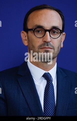 Paris, Frankreich. 21. Juli 2023. Thomas Cazenave, neu ernannter französischer Staatsminister für öffentliche Finanzen, posiert bei einer Übergabeseremonie im Bercy-Ministerium für Wirtschaft und Finanzen am 21. Juli 2023 in Paris für ein Foto. Die französische Präsidentschaft hat am 20. Juli 2023 eine offizielle Umgruppierung der französischen Regierung mit acht neuen Mitgliedern einer Regierung mit insgesamt 41 Ministern beschlossen. Foto: Jean-Bernard Vernier/JBV News/ABACAPRESS.COM Kredit: Abaca Press/Alamy Live News Stockfoto
