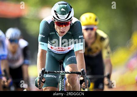 Poligny, Frankreich. 21. Juli 2023. Belgischer Jasper Philipsen von Alpecin-Deceuninck, abgebildet nach Stufe 19 des Radrennen Tour de France von Moirans-en-Montagne nach Poligny (172, 8 km), Frankreich, Freitag, 21. Juli 2023. Die diesjährige Tour de France findet vom 01. Bis 23. Juli 2023 statt. BELGA FOTO JASPER JACOBS Kredit: Belga News Agency/Alamy Live News Stockfoto