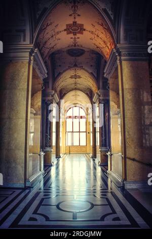 Licht in den Korridoren des Naturhistorischen Museums in Wien, Österreich Stockfoto