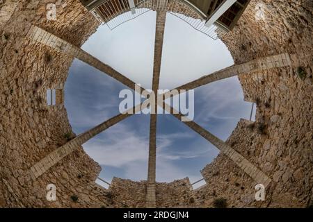 Ein alter Brunnen für Schnee, Mariola Naturpark. Alicante. Spanien Stockfoto