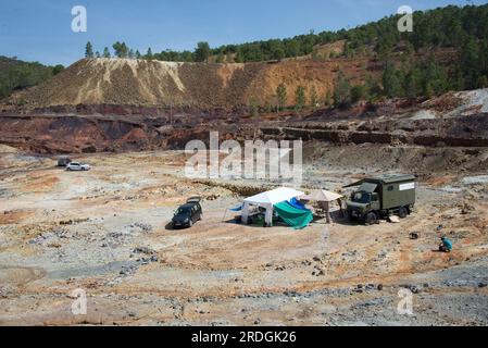 Astrobiologisches Labor in der Mine Peña de Hierro, Riotinto, Huelva, Andalusien, Spanien. Die Metabolisierung extremisphiler Bakterien in dieser Umgebung kann si sein Stockfoto