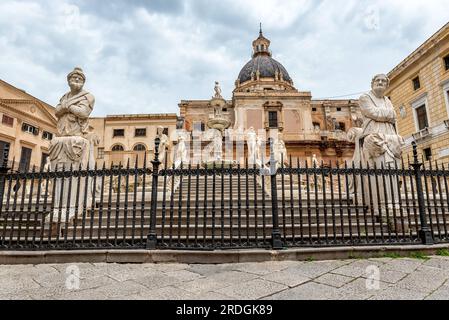 Piazza Pretoria, auch bekannt als Platz der Schande (Piazza della vergogna) in Palermo, Sizilien, Italien Stockfoto