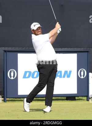 Hoylake, Großbritannien. 21. Juli 2023. Shane Lowry aus Irland schlägt am zweiten Tag am dritten Loch bei der 151. Open Championship im Royal Liverpool Golf Club in Hoylake, England, am Freitag, den 21. Juli 2023 ab. Harman leitet derzeit die Open auf Ten unter Par. Foto: Hugo Philpott/UPI Credit: UPI/Alamy Live News Stockfoto