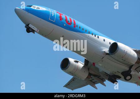 Larnaca, Zypern - 16. Juli 2023: Boeing 737-8K5 (Reg.: OM-GTJ) von TUI Airlines Stockfoto