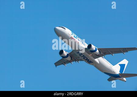 Larnaca, Zypern - 16. Juli 2023: Airbus A320-232 (Reg.: ER-00007) von FlyOne Airlines Stockfoto