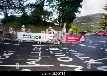 Saint-Gervais-les-Bains, Frankreich, 16. Juli 2023: NEILSON POWLESS (EF EDUCATION - EASYPOST USA) während des letzten Kilometers auf Stufe 15 in Tour de France 2023. Stockfoto