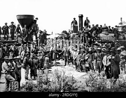 Promontory Point, Utah: 10. Mai 1869. Fertigstellung der ersten transkontinentalen Eisenbahn mit der Central Pacific Railroad aus Sacramento und der Union Pacific Railroad aus Chicago. Die beiden Eisenbahnen begannen das Projekt sechs Jahre zuvor, im Jahr 1863. Stockfoto