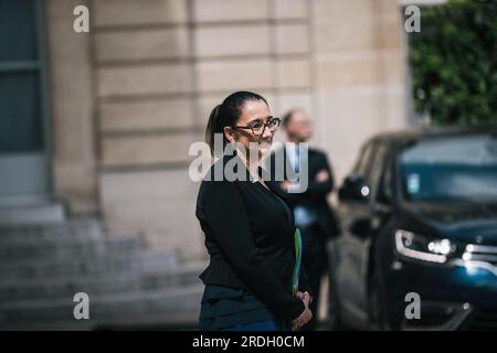 Paris, Frankreich. 01. Juni 2023. Nach dem Ministerrat im Elysée-Palast ist Fadila Khattabi neu zum französischen Junior-Minister für Menschen mit Behinderungen ernannt worden. Frankreich. Paris, 21. Juli 2023.Foto von Jeremy Paoloni/ABACAPRESS.COM Kredit: Abaca Press/Alamy Live News Stockfoto