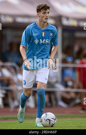 Matteo Marchisano von SSC Napoli in Aktion während des vorsaisonfreundlichen Fußballspiels zwischen SSC Napoli und ASD Anaune Val di Non. SSC Napoli gewann 6-1 gegen ASD Anaune Val di Non. Stockfoto