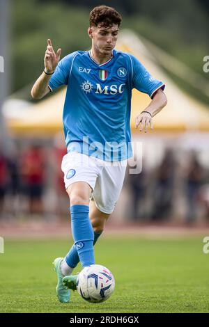 Matteo Marchisano von SSC Napoli in Aktion während des vorsaisonfreundlichen Fußballspiels zwischen SSC Napoli und ASD Anaune Val di Non. SSC Napoli gewann 6-1 gegen ASD Anaune Val di Non. Stockfoto