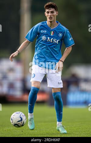 Matteo Marchisano von SSC Napoli in Aktion während des vorsaisonfreundlichen Fußballspiels zwischen SSC Napoli und ASD Anaune Val di Non. SSC Napoli gewann 6-1 gegen ASD Anaune Val di Non. Stockfoto