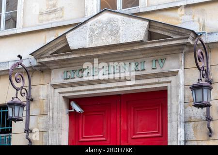 Nahaufnahme des Eingangs zur Lycée Henri IV, einer öffentlichen Sekundar- und Hochschuleinrichtung in der Rue Clovis, im Quartier Latin von Paris Stockfoto