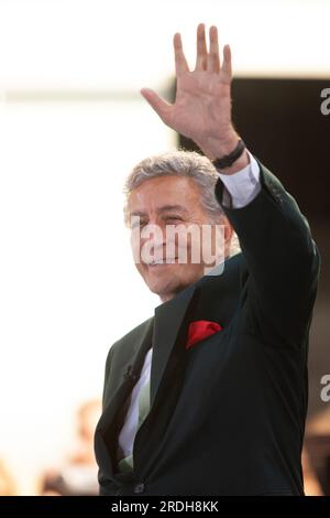 Sänger Tony Bennett tritt während Katie Courics letztem Auftritt auf dem NBC's 'Today' Mittwoch, 31. Mai 2006 in New York auf. Stockfoto