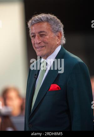 Sänger Tony Bennett tritt während Katie Courics letztem Auftritt auf dem NBC's 'Today' Mittwoch, 31. Mai 2006 in New York auf. Stockfoto