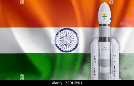 PUNE, INDIEN, 15. JULI 2023 Chandrayaan 3 auf dem Mond mit dem Hintergrund der indischen Wellenflagge verschwommen. Einige Elemente dieses Bildes wurden von der NASA und der ISRO bereitgestellt. ich bin es Stockfoto