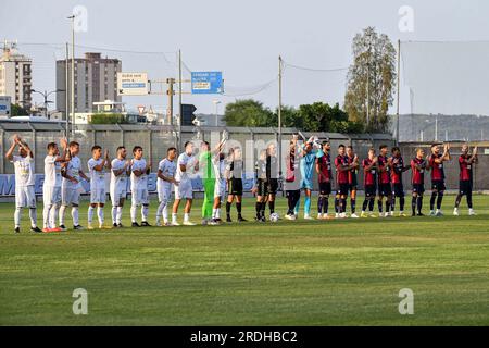 Olbia, Italien. 21. Juli 2023. Team bei Olbia vs. Cagliari, freundschaftliches Fußballspiel in Olbia, Italien, Juli 21 2023 Kredit: Unabhängige Fotoagentur/Alamy Live News Stockfoto