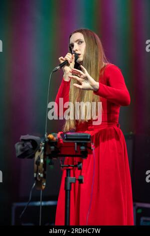 2Henham Park, Suffolk, Großbritannien. 21. Juli 2023. Vorstellungen Tag 2 Latitude Festival 2023 Drey Cleaning beim Latitude Festival 2023 21.07.2023 Gutschein: Gary Stafford/Alamy Live News Stockfoto