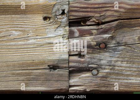 Zwei alte Säcke, verbunden mit rostigen Nägeln Stockfoto