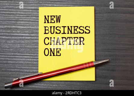 Wirtschaftsdiagramme und die Inschrift New Business Chapter 1 Stockfoto