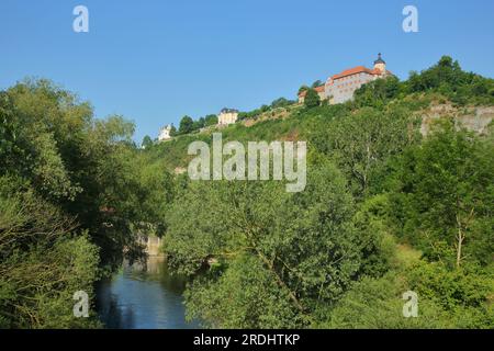 Blick mit Saale auf drei Dornburger Schlösser, Dorndorf, Dornburg, Dornburg-Camburg, Thüringen, Deutschland Stockfoto