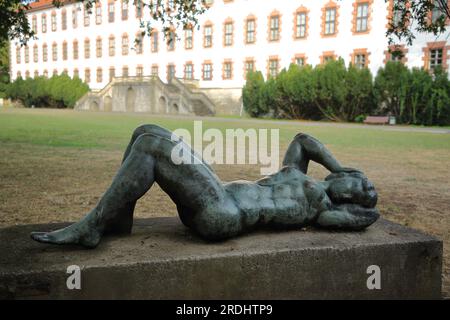 Skulptur Liegen Werra von Werner Stötzer 1969, Schlosspark, Meiningen, Thüringen, Deutschland Stockfoto