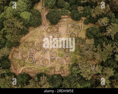 Castro de Borneiro aus der Vogelperspektive von der keltischen Laxe Spaniens, dem historischen Wahrzeichen des Oppidum Stockfoto
