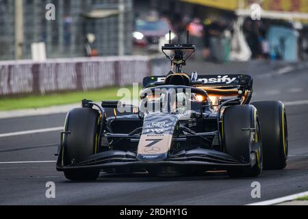 Budapest, Ungarn. 21. Juli 2023. Das APXGP-Auto wird nach der zweiten Trainingssitzung des ungarischen Grand Prix F1 im Hungaroring in der Nähe von Budapest auf der Rennstrecke gesehen. (Foto: Jure Makovec/SOPA Images/Sipa USA) Guthaben: SIPA USA/Alamy Live News Stockfoto