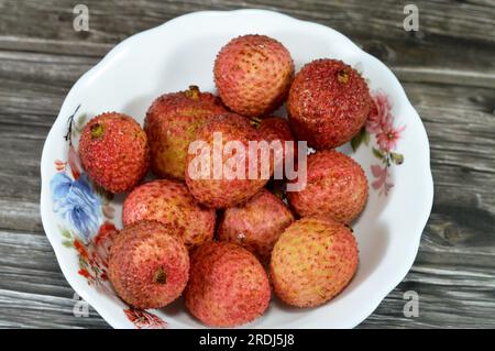 Lychee Fruit, Litchi chinensis, ein monotypes Taxon und das einzige Mitglied der Gattung Litchi in der Seifenbeerfamilie, Sapindaceae, ein einheimischer tropischer Baum Stockfoto