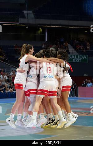 Madrid, Madrid, Spanien. 21. Juli 2023. Spanische Spieler feiern ihren Sieg im Viertelfinale der FIBA U19 Frauen Basketball Weltmeisterschaft Spanien 2023 im WiZink Center, Madrid, Spanien. (Kreditbild: © Oscar Ribas Torres/ZUMA Press Wire) NUR ZUR REDAKTIONELLEN VERWENDUNG! Nicht für den kommerziellen GEBRAUCH! Stockfoto