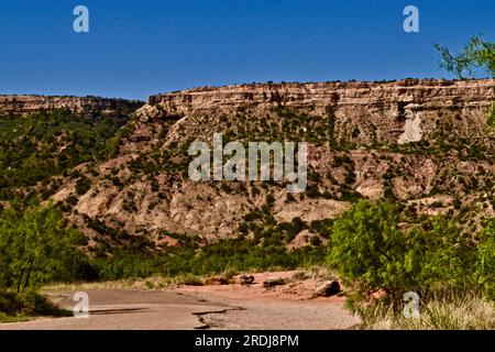 Rocky Cliff am RLM des Palo Duro Canyon State Park in der Nähe von Canyon, Texas. Stockfoto