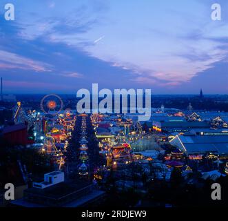 Oktoberfest, Blick von Paulskirche am Abend Stockfoto