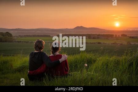 25. Mai 2023 Wetter, Sonnenuntergang über Edinburgh, Schottland Fordel, Dalkeith, Midlothian, Schottland. Am Ende eines schönen frühen Sommernachtages in Schottland, Stockfoto