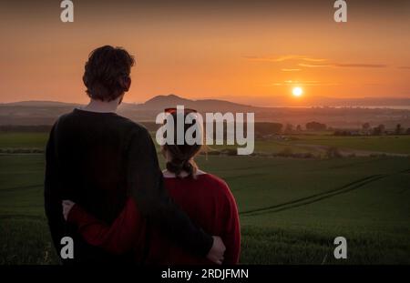 25. Mai 2023 Wetter, Sonnenuntergang über Edinburgh, Schottland Fordel, Dalkeith, Midlothian, Schottland. Am Ende eines schönen frühen Sommernachtages in Schottland, Stockfoto