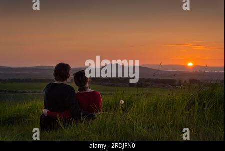 25. Mai 2023 Wetter, Sonnenuntergang über Edinburgh, Schottland Fordel, Dalkeith, Midlothian, Schottland. Am Ende eines schönen frühen Sommernachtages in Schottland, Stockfoto