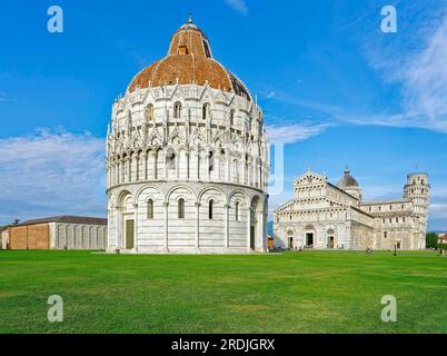 Camposanto, Baptisterium, Battistero di Pisa, Schiefer Turm, Torre pendente di Pisa, Platz der Wunder, Piazza dei Miracoli und Campo dei Miracoli Stockfoto