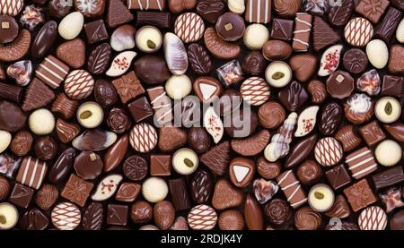 Mischen Sie Schokoladenbonbons, süßen Snack, Essenshintergrund. Stockfoto