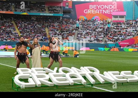 Auckland, Neuseeland. 22. Juli 2023. Künstler treten vor dem Spiel der Gruppe E zwischen den USA und Vietnam auf der FIFA Women's World Cup in Auckland, Neuseeland, am 22. Juli 2023 auf. Kredit: Guo Lei/Xinhua/Alamy Live News Stockfoto
