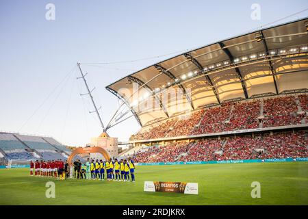 Faro, Portugal. 20. Juli 2023. Das Team von SL Benfica dankt den Fans vor dem Start des Fußballspiels Algarve Cup (Vorsaison-freundlich) zwischen Al Nassr FC und SL Benfica in der Estadio Algarve. (Endstand: Al Nassr FC 1 - 4 SL Benfica) (Foto: Henrique Casinhas/SOPA Images/Sipa USA) Guthaben: SIPA USA/Alamy Live News Stockfoto