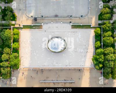 Aerial view of the modern sculpture known at The Bean in Millennium Park in Chicago Illinois Stockfoto