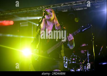 21. Juli 2023, Sheffield, South Yorkshire, U.K: Lizzie Esau , Performing at Tramlines Festival,Sheffield , UK , 21.07.2023 (Credit Image: © Robin Burns/ZUMA Press Wire) REDAKTIONELLE VERWENDUNG! Nicht für den kommerziellen GEBRAUCH! Stockfoto