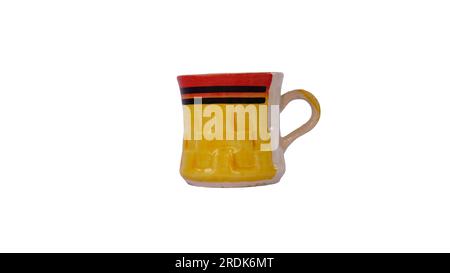 Keramiktasse, Keramikkaffee oder -Teetasse isoliert auf weißem Hintergrund. Stockfoto