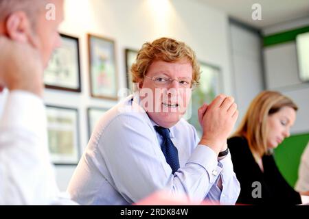 London, Großbritannien. 07. November 2013. Bild von Simon Wilkinson/SWpix.com 07/11/2013 - Niederlassungen von Terra Firma Capital Partners, Guernsey und London - DATEIBILD von 2013 - Guy Hands, Chairman und Chief Executive Officer von Terra Firma Capital Partners Credit: SWpix/Alamy Live News Stockfoto